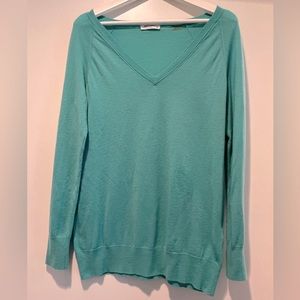 Equipment 'Asher' V-Neck Cashmere Sweater in Myan Green. Size M.